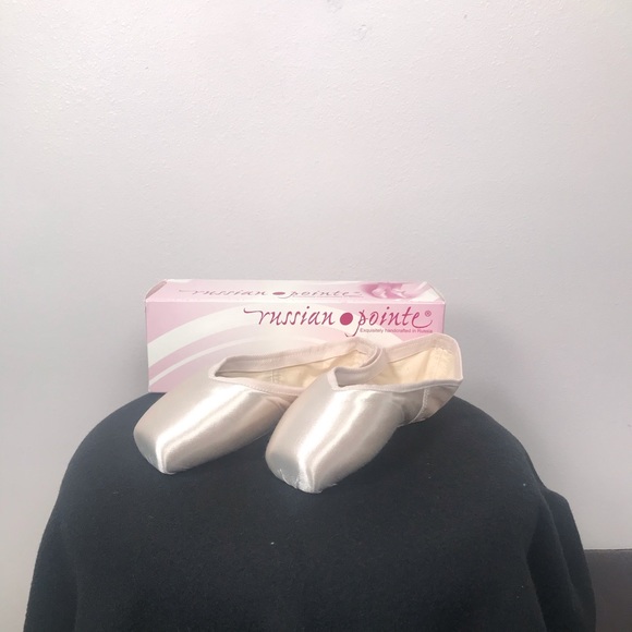 Russian Pointe Brand new pointe shoes - Picture 2 of 3